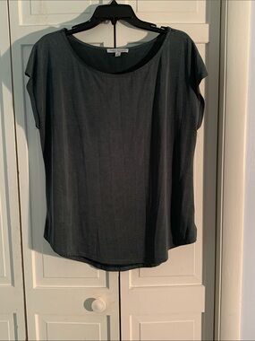 Green Envelope Dark Green Short Sleeve Scoop Neck Tee